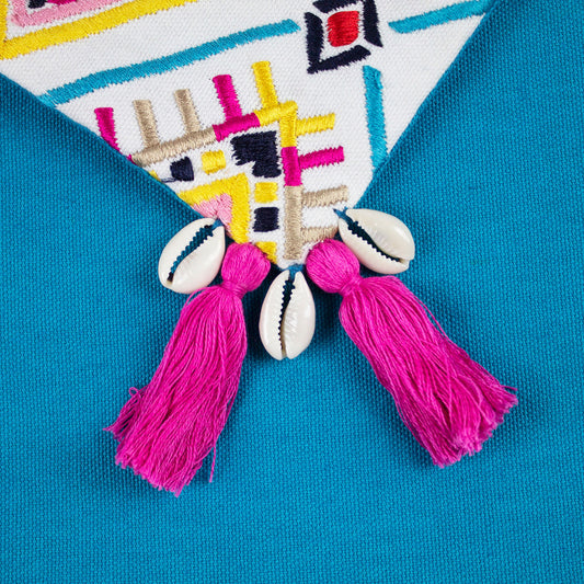 Cuscino decorativo con pom pom