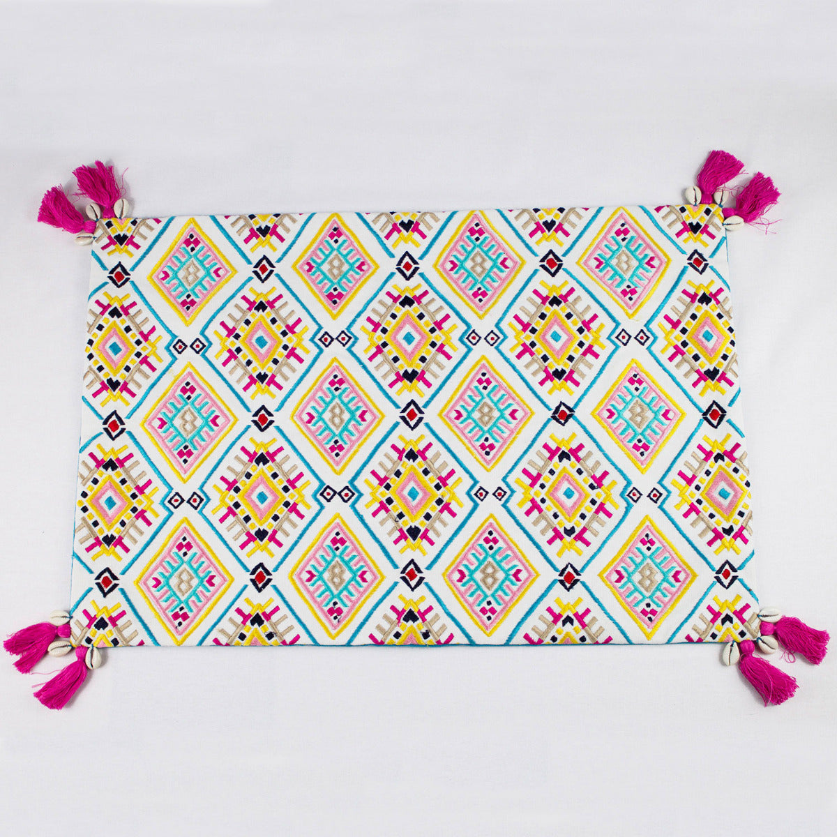 cuscino rettangolare con pom pom