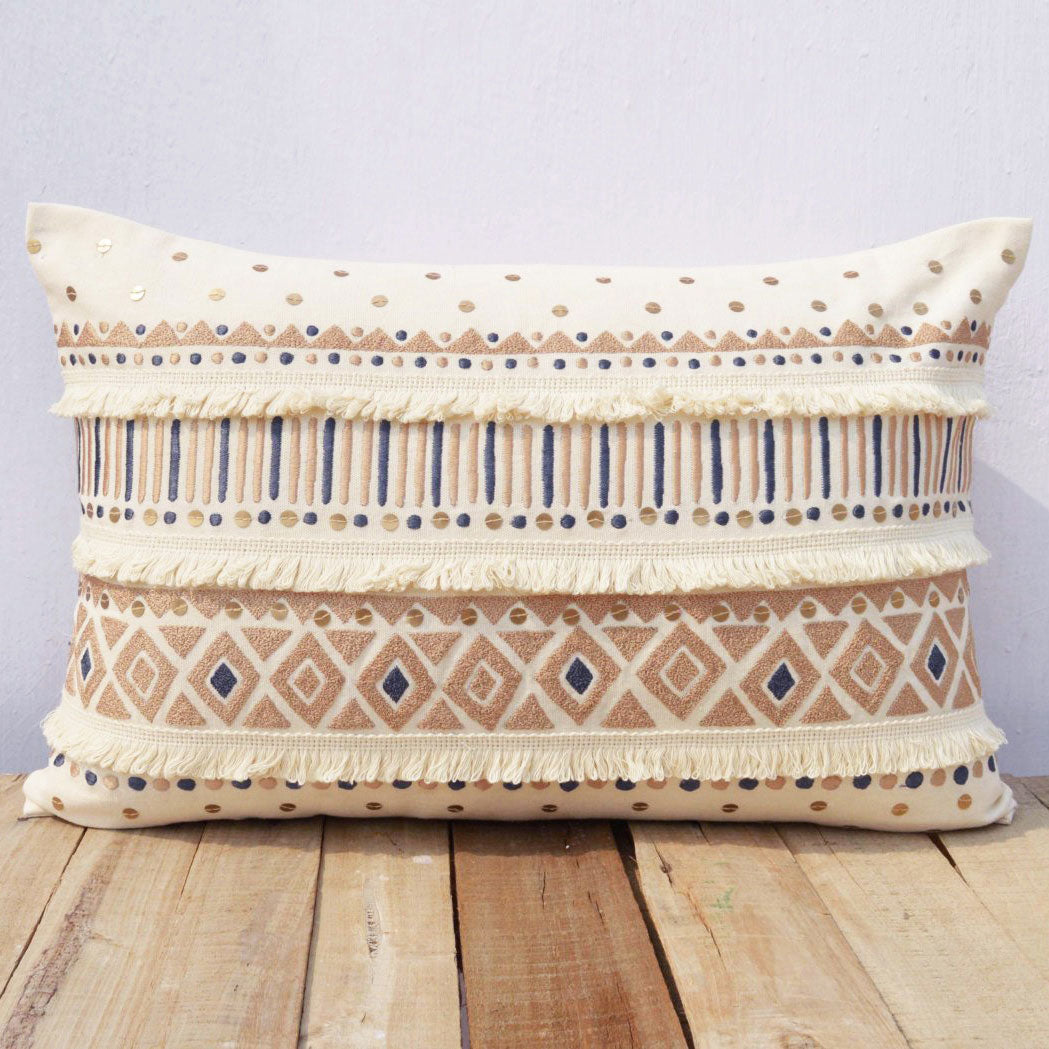 Cuscino decorativo panna con ricami e frange in stile marocchino – Mulai  Design
