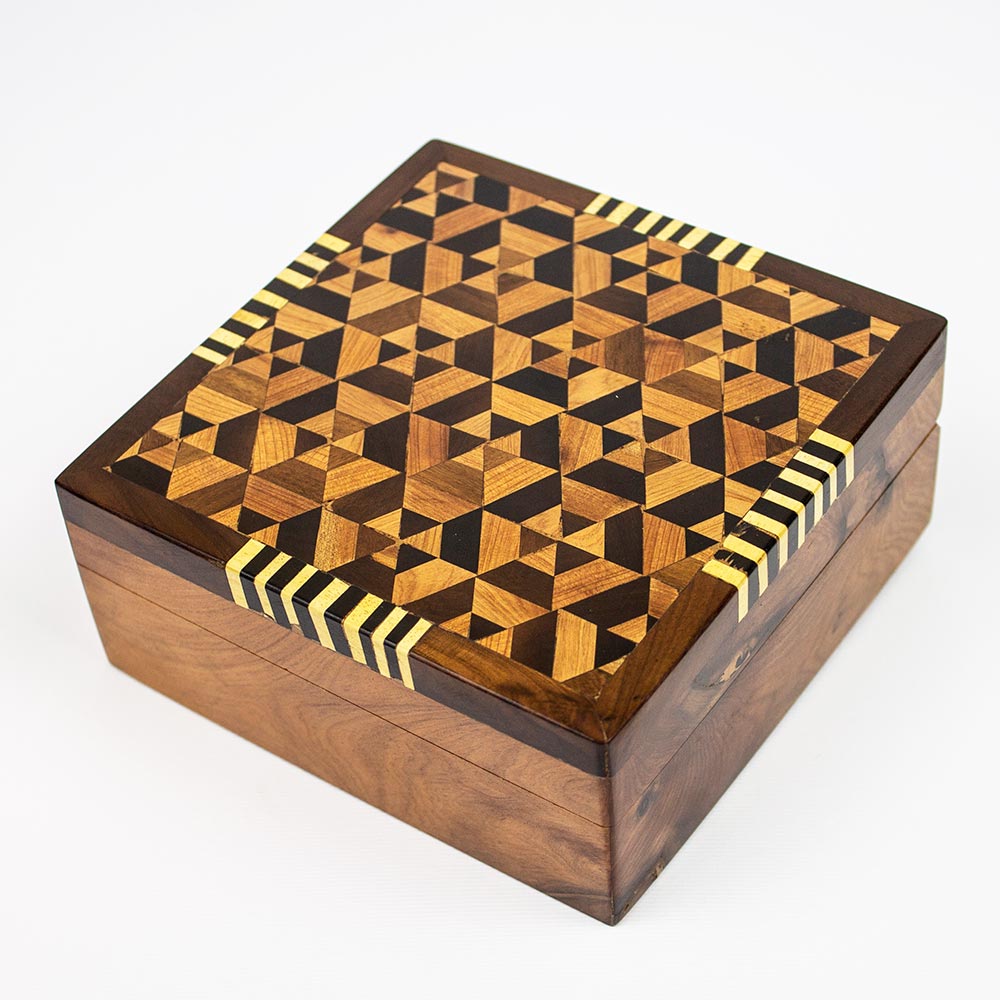 scatola in legno di tuia