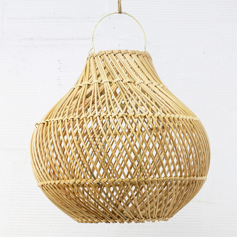 lampada a sospensione in rattan tonda