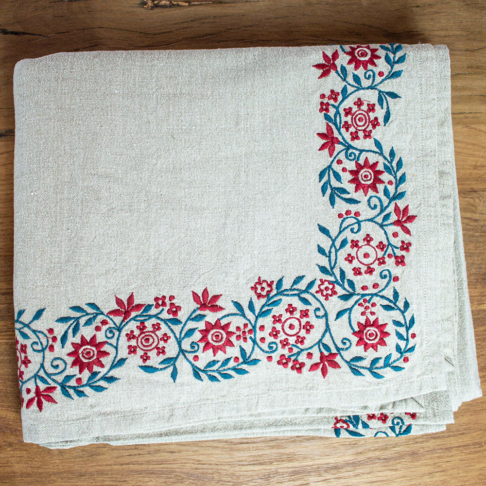 tovaglia da tavola ricamata a mano