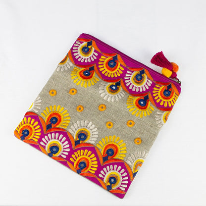 pochette ricamata a mano