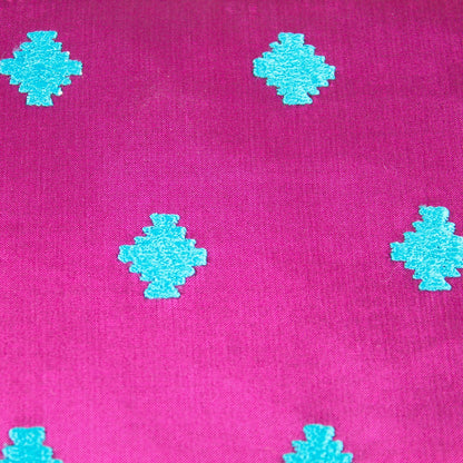 Trousse ricamata rosa e turchese