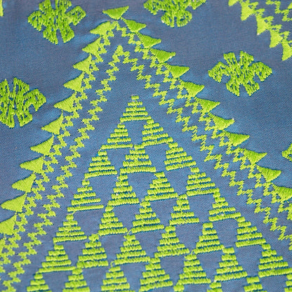 dettaglio ricamo cotone verde