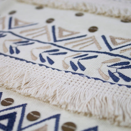 Cuscino decorativo con ricami e frange