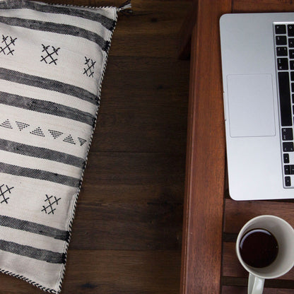 Cuscino rettangolare bianco e nero