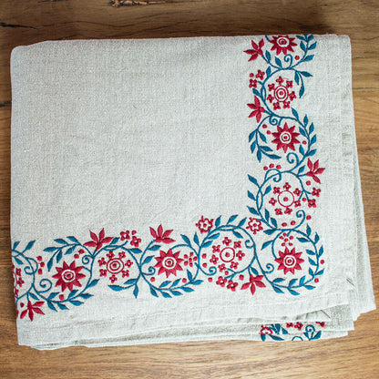 tovaglia da tavola ricamata a mano