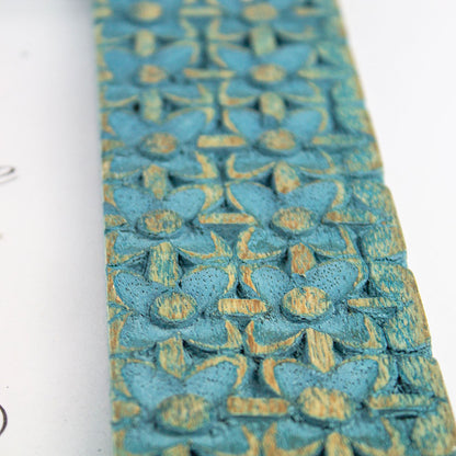 Cornice in legno intagliato