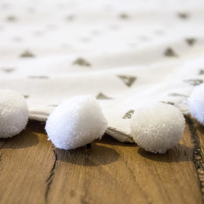 tovaglia elegante con pompom